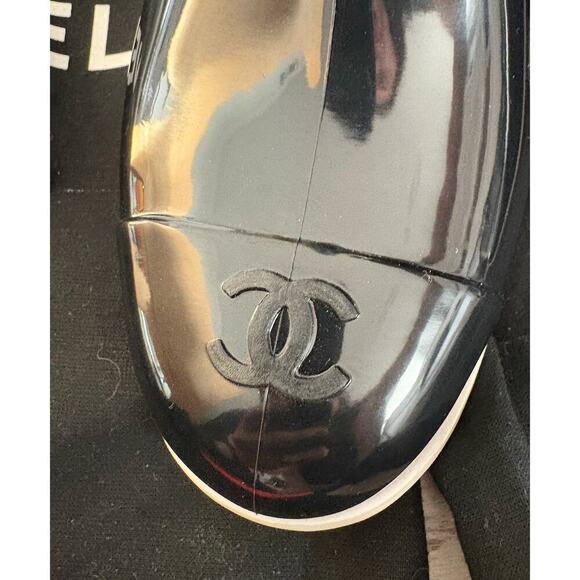 Women’s EU 39 Y2K Chanel Black Camellia Rain Boots Patent Leather Gold CC Logo - Picture 3 of 7